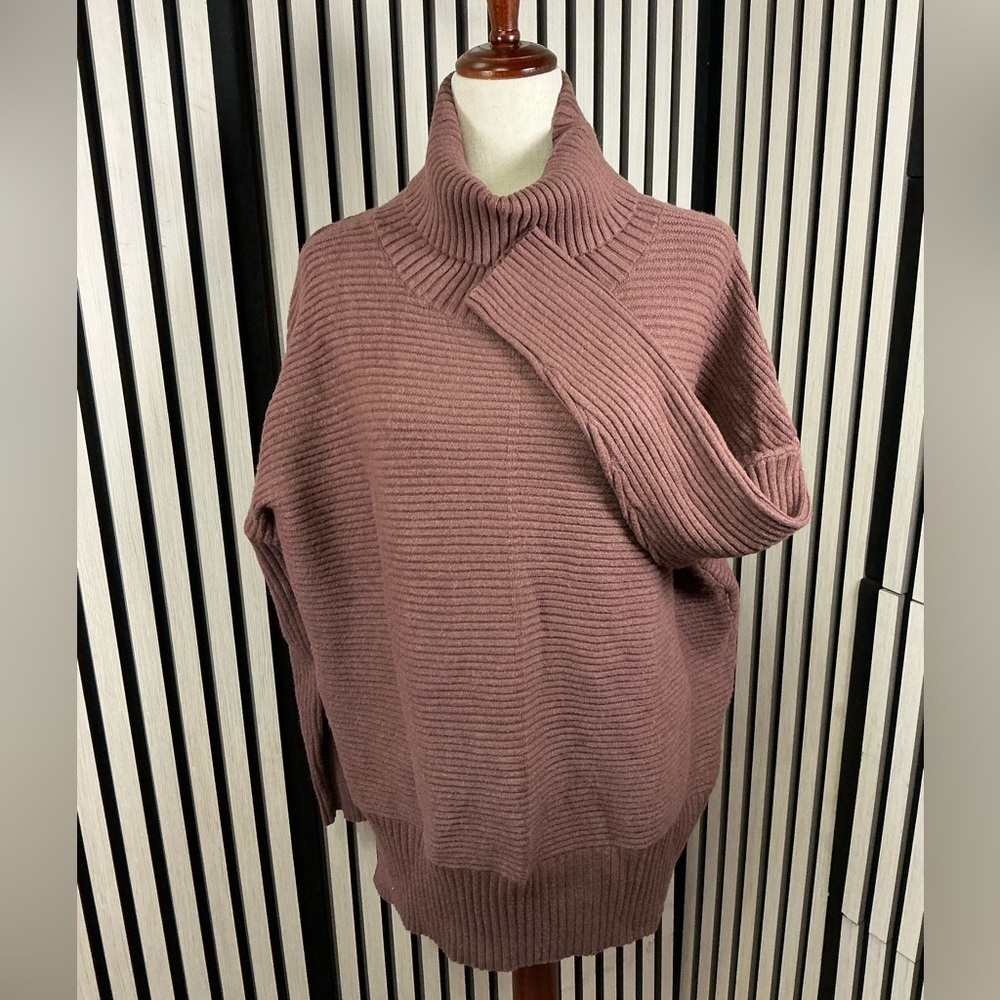 Cozy Oversized Ribbed Turtleneck Sweater , Sz M